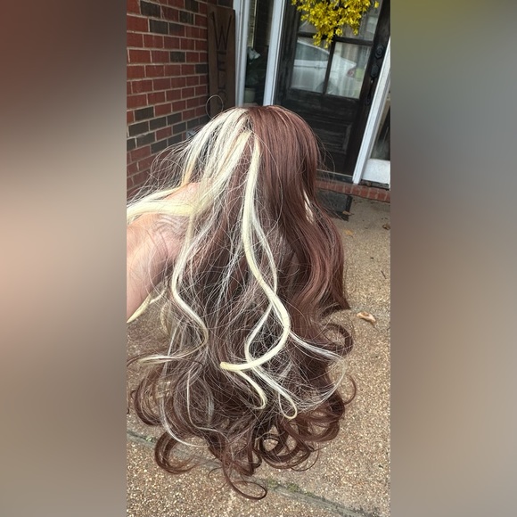 New Clip In Ponytail Brown and blonde. Sent wrong color never worn. - Picture 4 of 9
